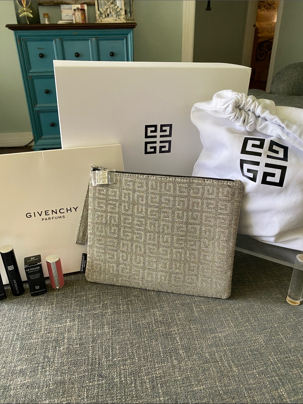 GIvenchy Sparkling Silver Metallic Mesh Wristlet Pouch Set - Picture 2 of 9